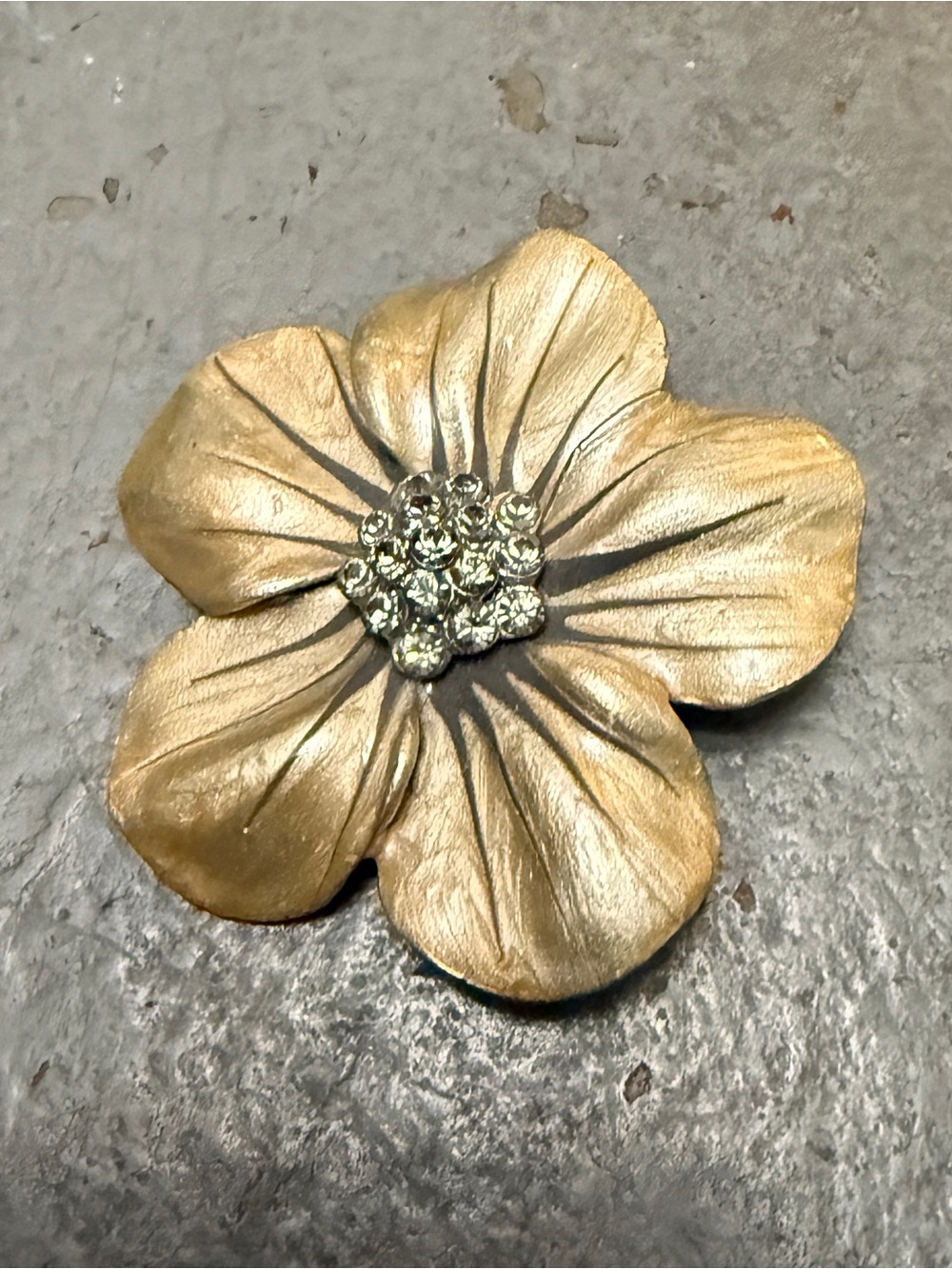 50s vintage Gold Flower Brooch with Crystal Center